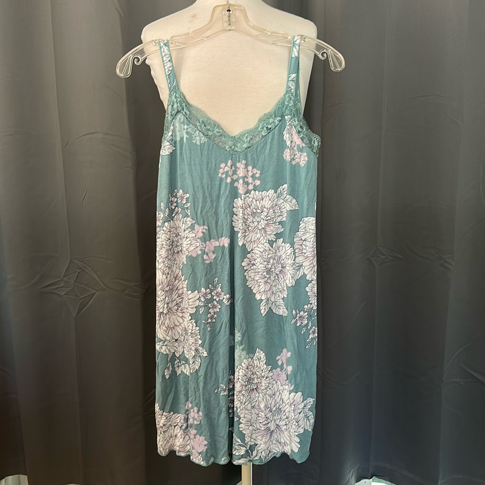 Women’s Soma size small Sleepwear Chemise